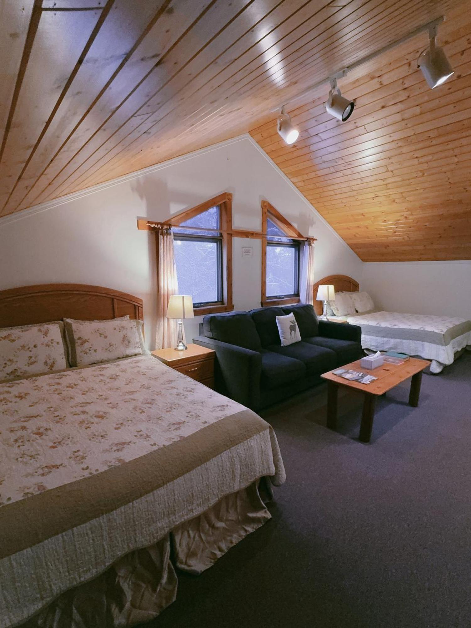 Alpine Meadows Lodge Golden Extérieur photo
