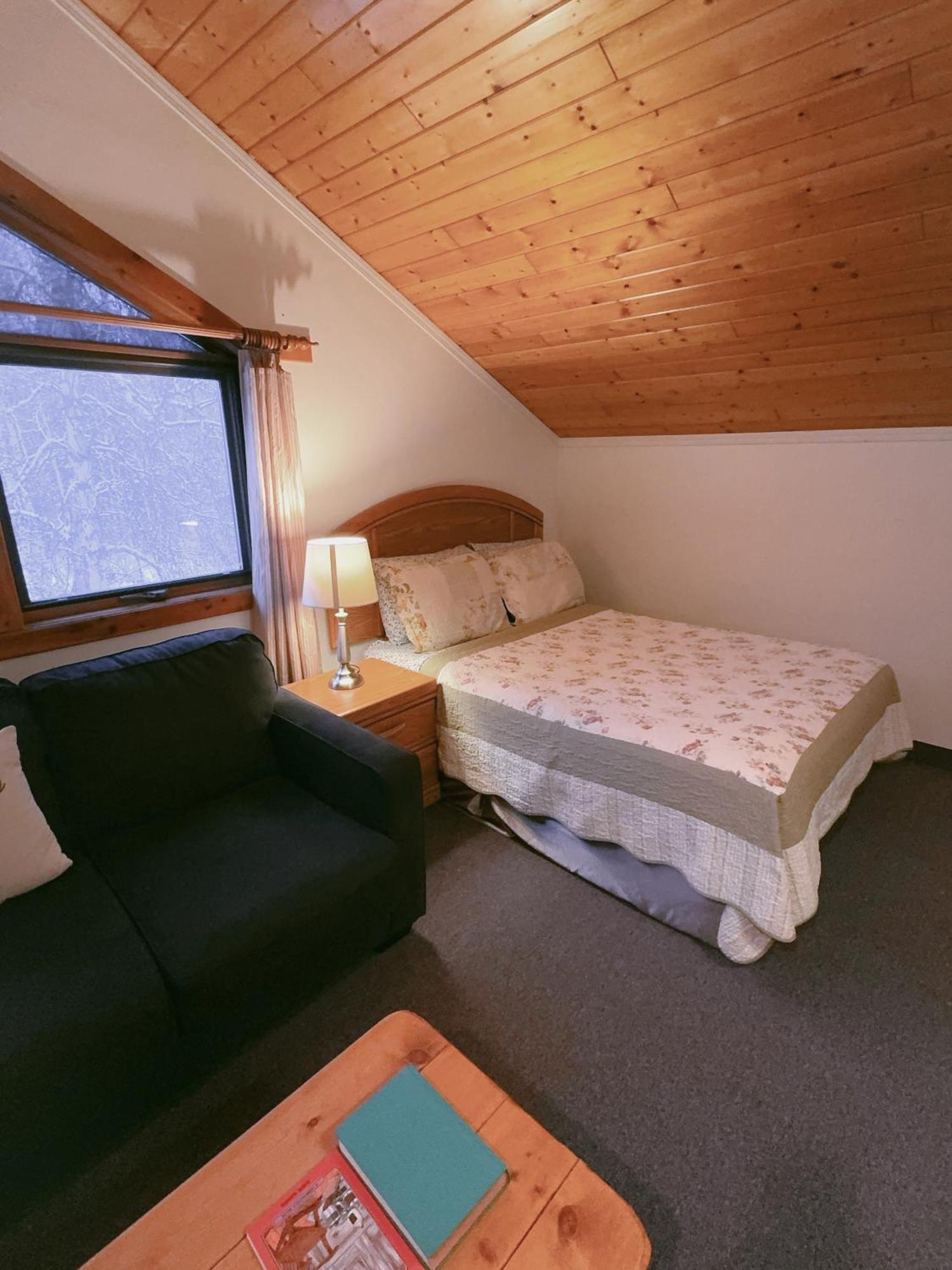 Alpine Meadows Lodge Golden Extérieur photo