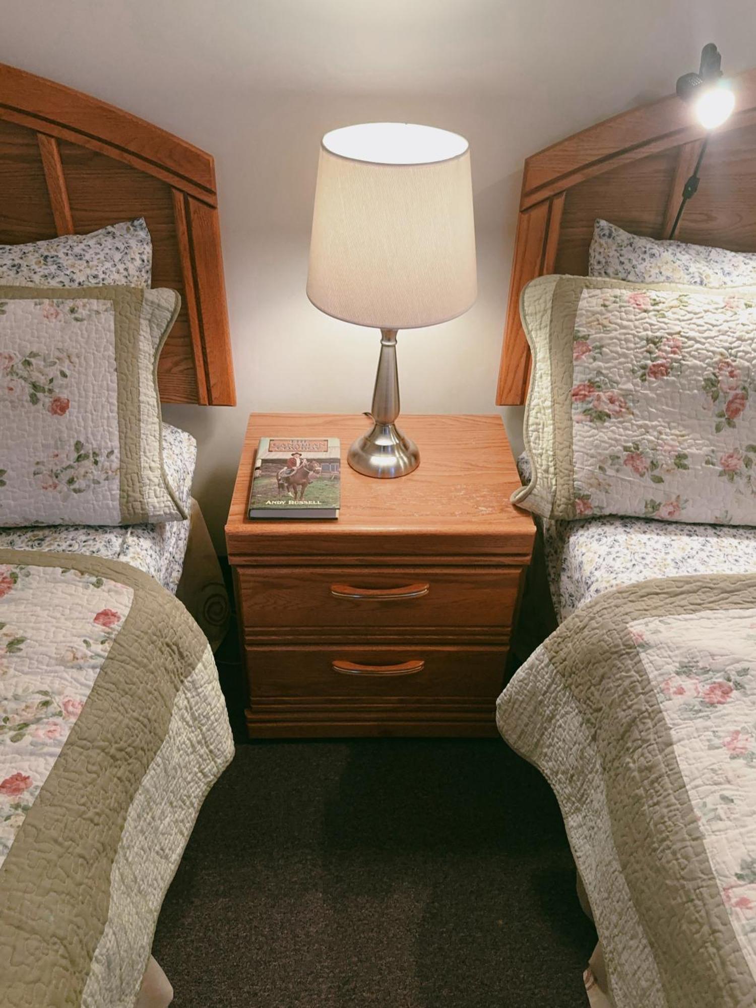 Alpine Meadows Lodge Golden Extérieur photo