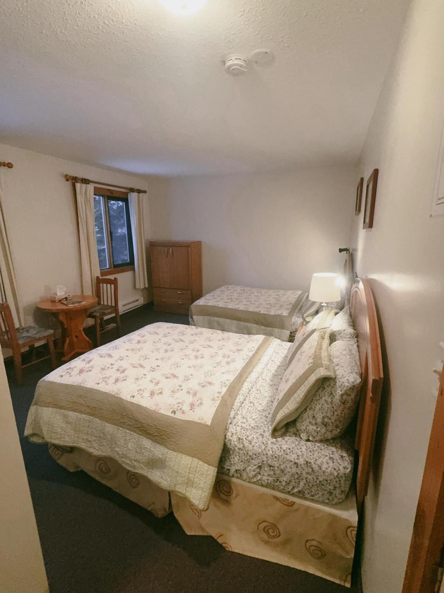 Alpine Meadows Lodge Golden Extérieur photo